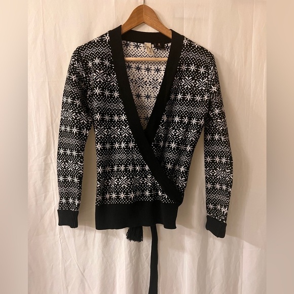 Obermeyer wrap black and white sweater size small - Picture 1 of 8